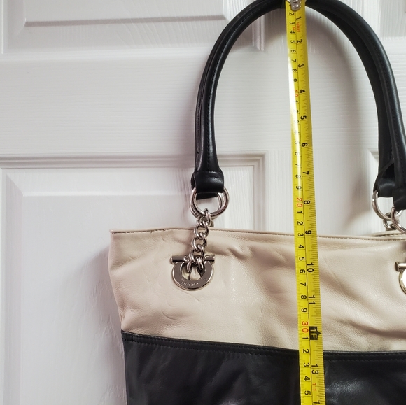 Tignanello blk/cream 3 compartment purse w/ magnetic closure, 2 outside pockets - Picture 11 of 13